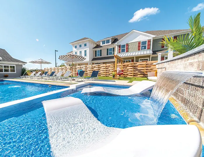 Diagram showing the fiberglass tanning ledge features of The Quartz™