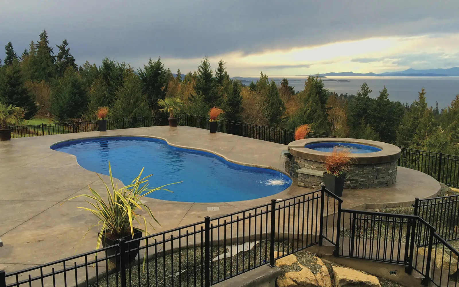 Proud dealer and supplier of fiberglass pools in the Vancouver area and beyond